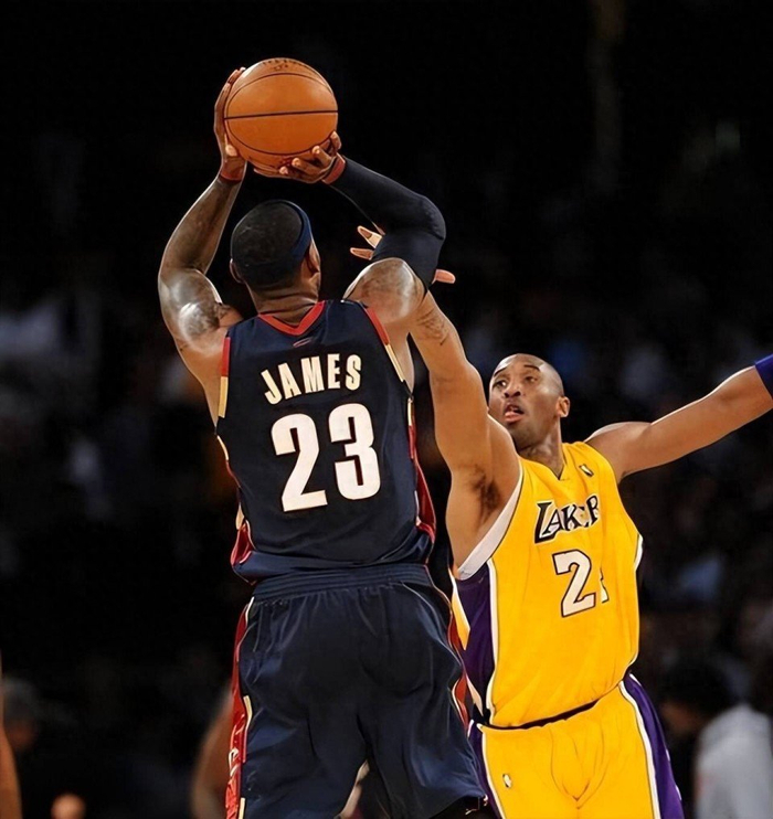 竞技宝-科比和詹姆斯到底谁更强？美媒对比14项能力，没想到他被碾压了|科比·布莱恩特|科比-布莱恩特|nba|投篮|比赛_新浪体育_新浪新闻